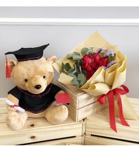 Convocation Set 02 (Convocation Winnie Pooh + 12 Red Rose)