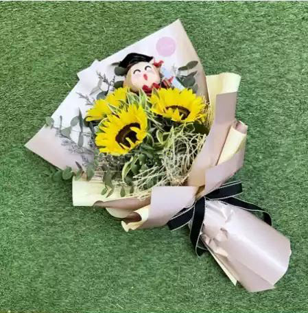 Graduation Bouquet 17 (Convocation Line Toy with 3 stalks Sunflowers)