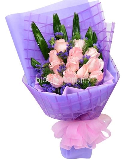 Rose Hand Bouquet 27 (12 stalks red roses)