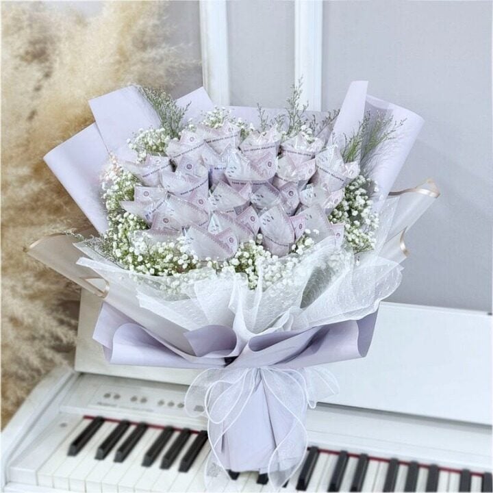 Vday Money Bouquet 04 (Banknote 10(cash value 200))