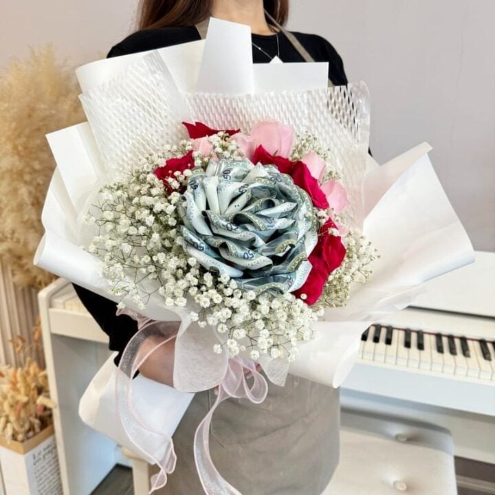 Vday Money Bouquet 03 (Banknote 10(cash value 150))