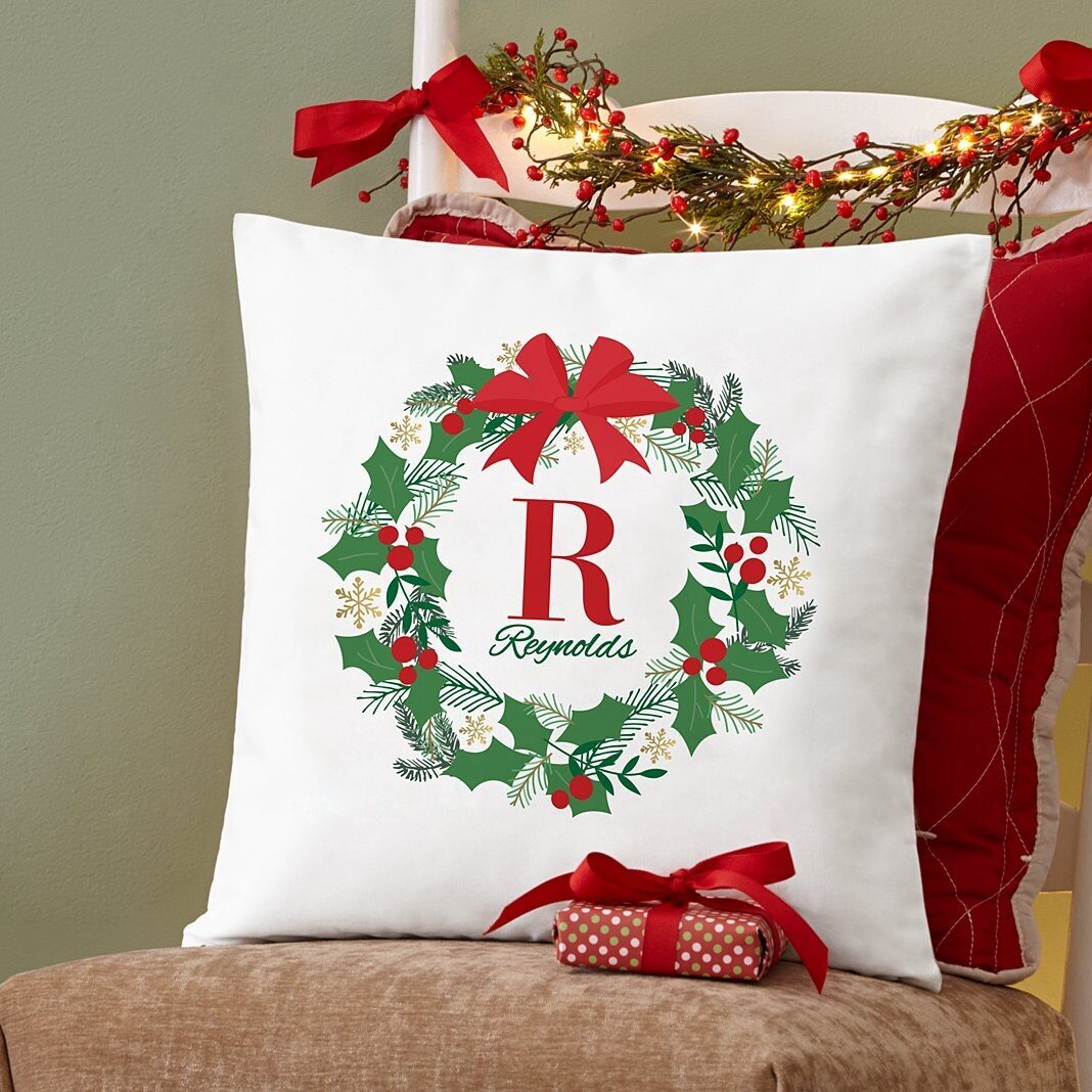 New Festive Wreath Throw Pillow