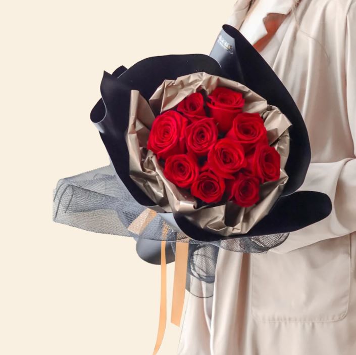 Classic Red - 33 Stalks of Roses