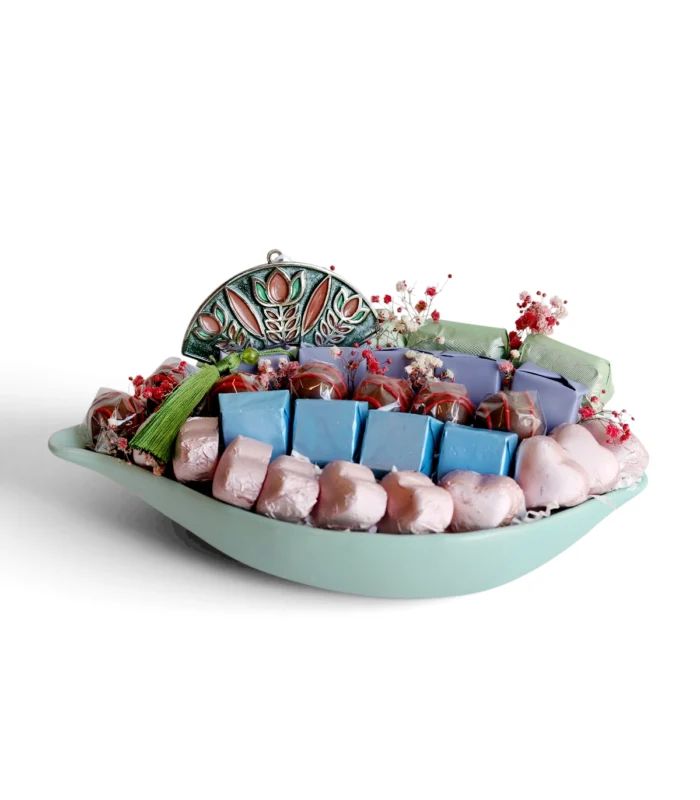 Ceramic Leaf Assorted Chocolate Selection | 520G