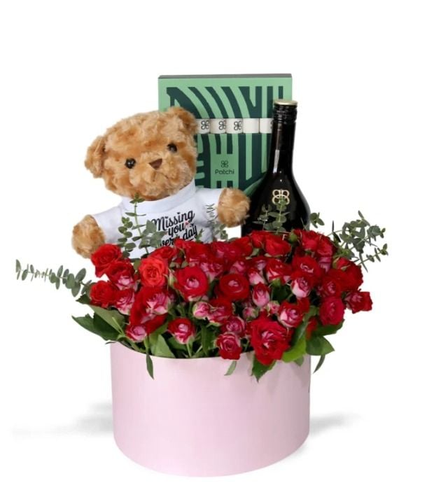 Bear Hugs & Roses Gift Box