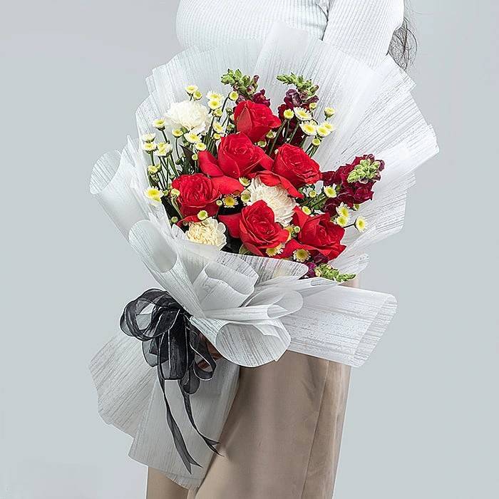 Sweet Home Alabama Bouquet With 6 Red Roses