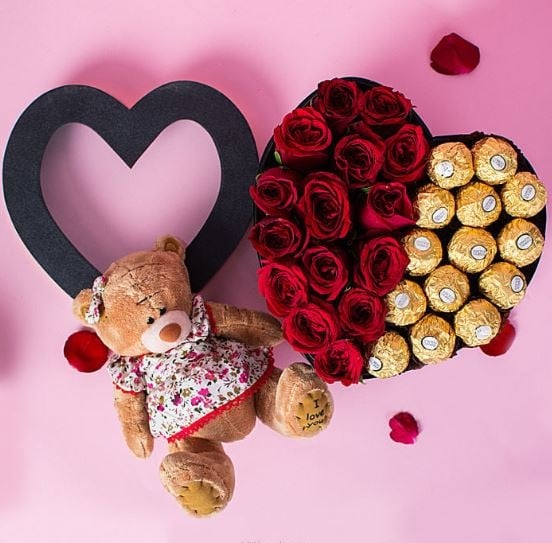 Mi Amore Belle 15 Red Rose Flower Arrangement With Chocolates