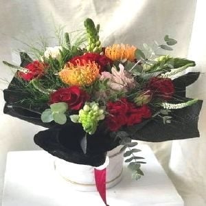 Modern Water Bouquet in a round box