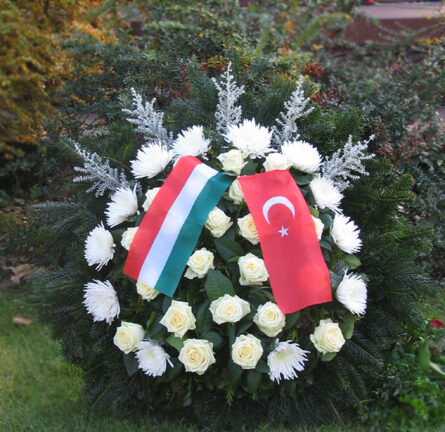 Wreath of white roses (Medium)