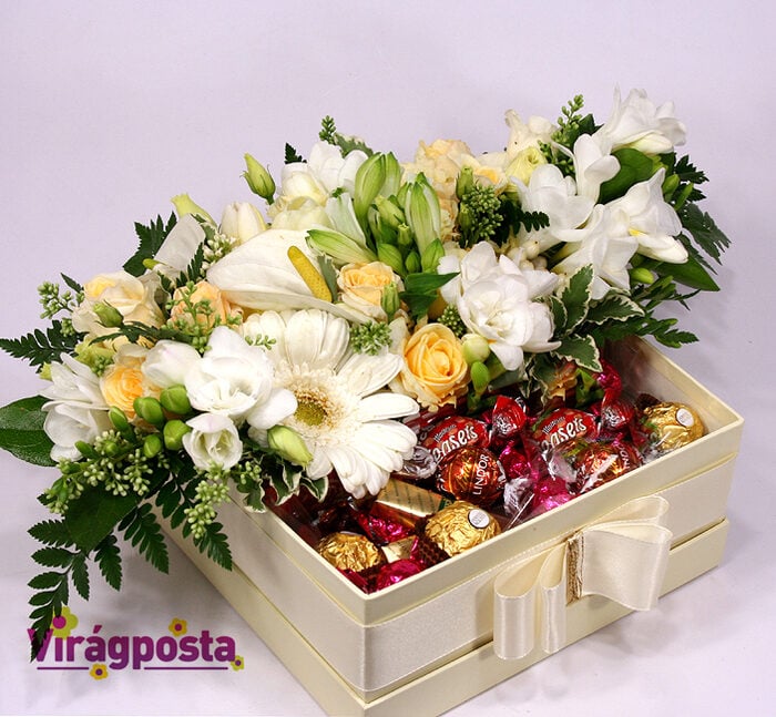 Honey - Flower Box With Chocolates