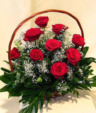 Classic red roses Basket flower delivery (Medium)