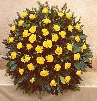 Wreath yellow roses (Medium)