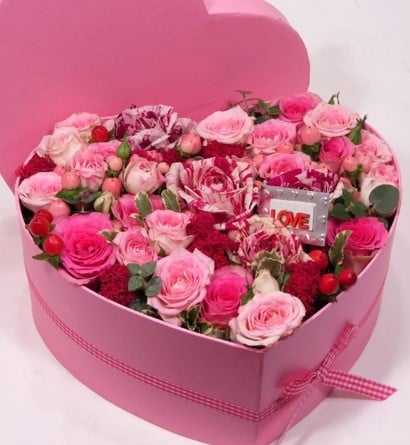 All you need is... - pink rose box M