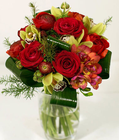 Spherical bouquet with red roses and orchids M
