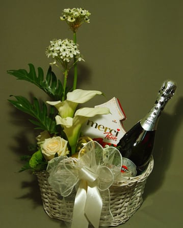 Christmas basket with Champagne Martini