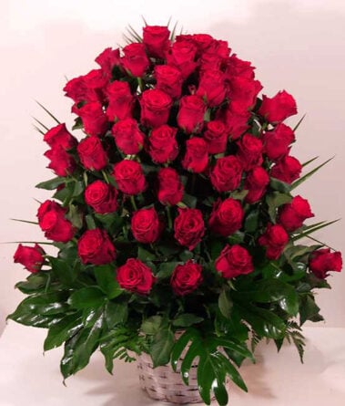 Red roses in basket (MEGA)