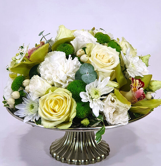 Flower cake with creamy white roses