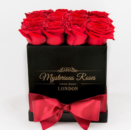 Red roses in an exclusive box, 16 - 25 strands L