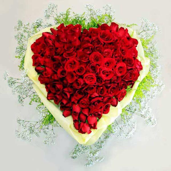 99 Red Roses Heart-Shape Handbouquet