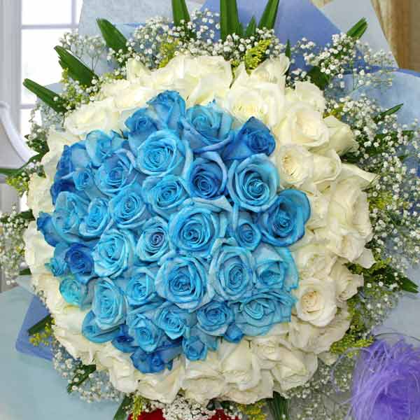 99 Roses  50 Blue 49 White Handbouquet