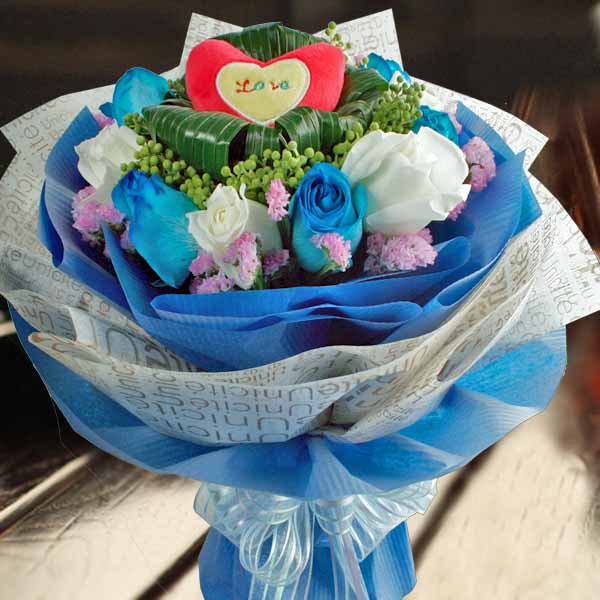 6 Blue 6 White Roses With A Small Heart-Shape Pillow