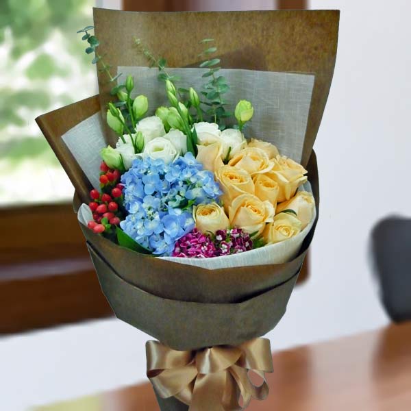Blue Hydrangea And  10 Champagne Roses Handbouquet.