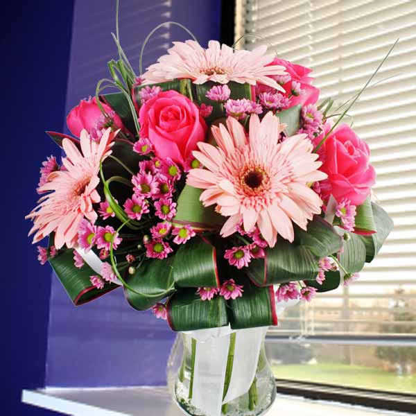 Hot Pink Roses And  Pink Gerbera In Glass Vase