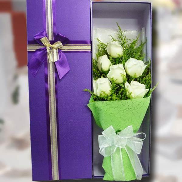 6 White Roses In Gift Box