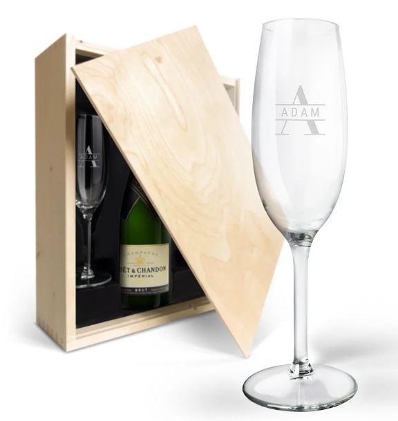 Moet &amp; Chandon champagne gift set with glass (With engraved glass)