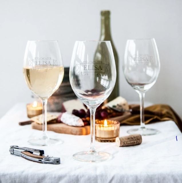 White wine glass with engraving (1 piece)