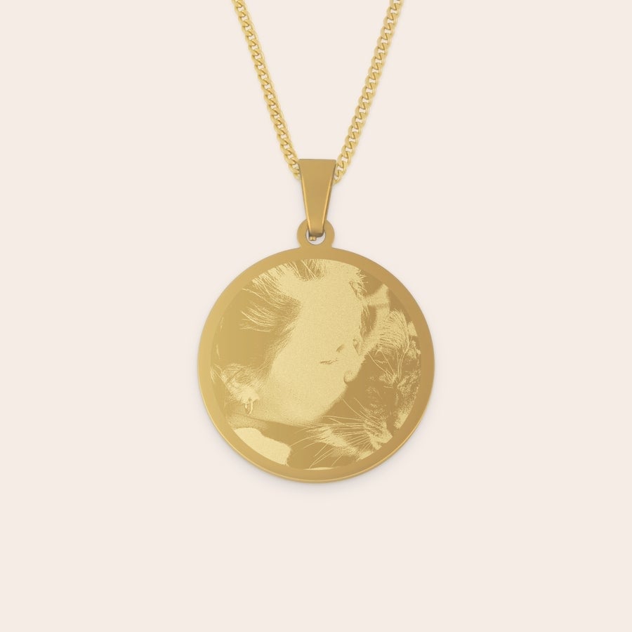 Necklace round pendant