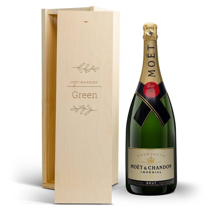 Personalised Champagne Gift - MoÃ«t et Chandon Brut - Wooden Case