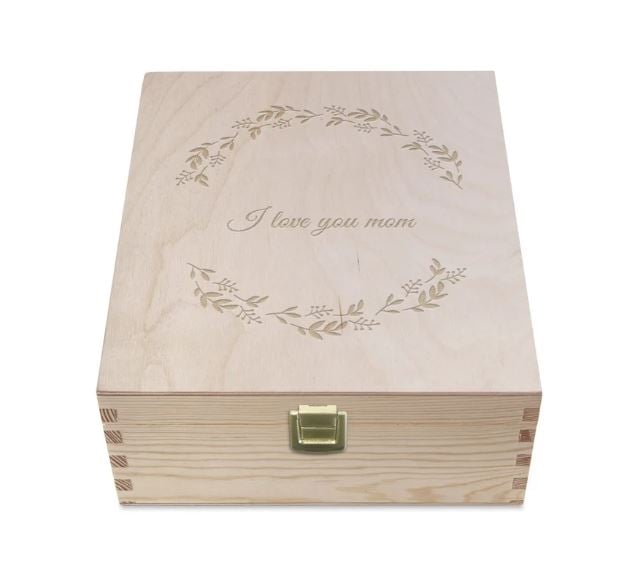 Wooden tea box with engraving (With engraved lid)