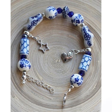 Bracelet AMB 011 delftblue beads and charms