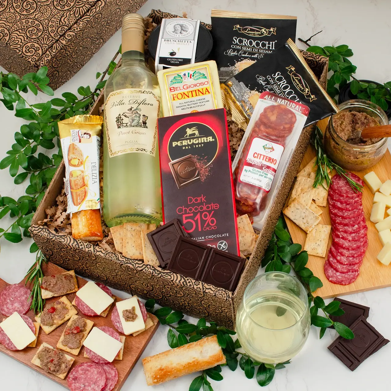 Mangia Con Gusto Italian White Wine & Antipasto Gift Box