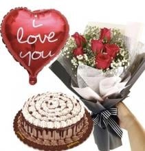6 Red Roses, 1/2kg Butterscotch Cake And  Balloon