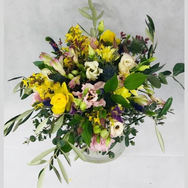 A mixture of green and yellow (Compact)