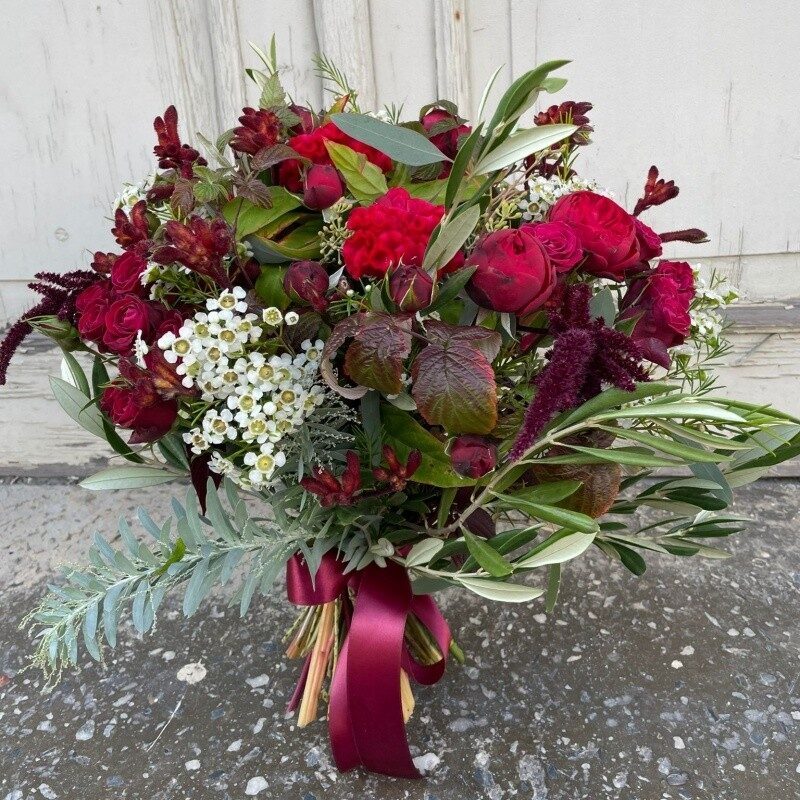 Flower bouquet red