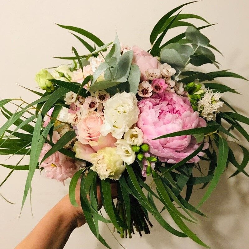 Bridal bouquet with a green accent