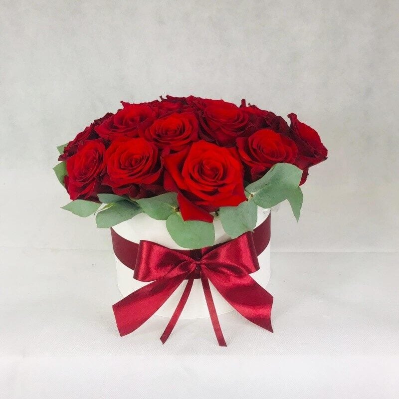 Flower box with red roses (Standard)
