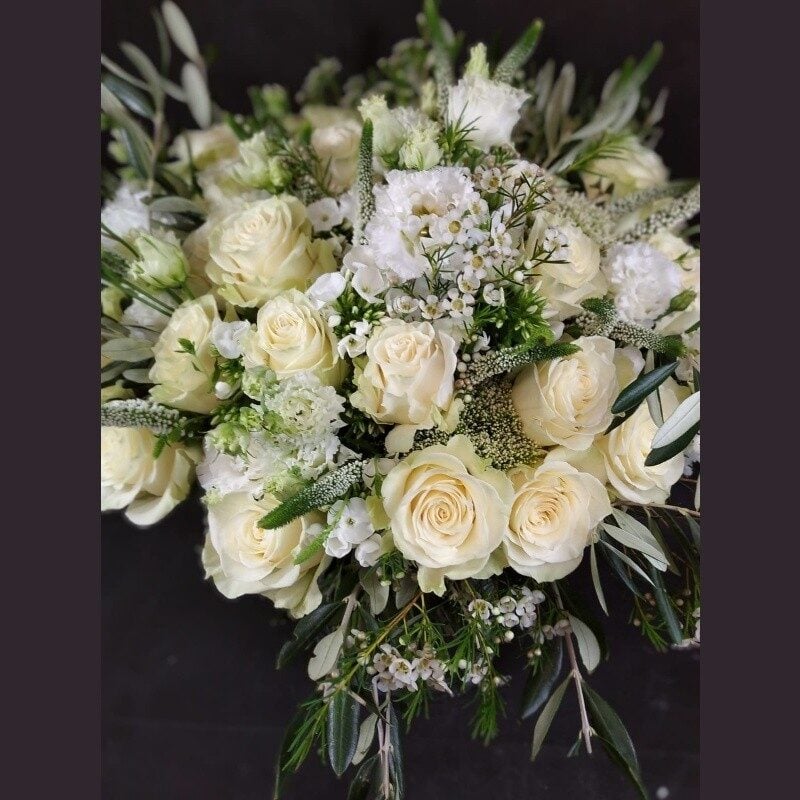 Mixture of white roses (Compact)