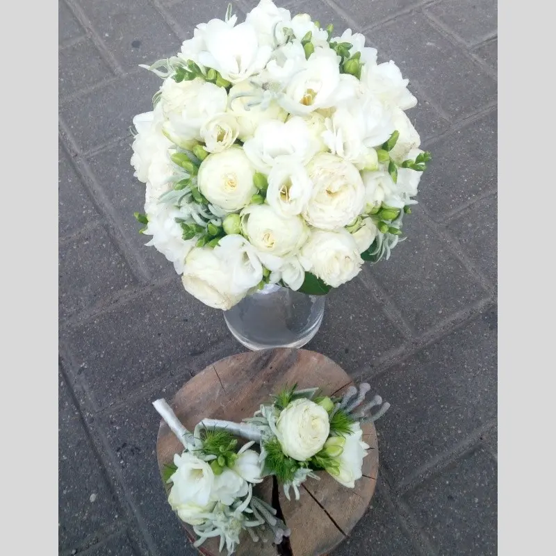 Bridal bouquet of white flowers