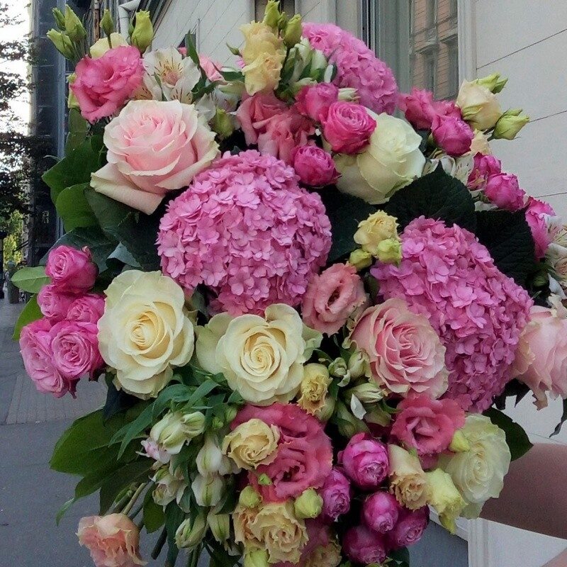 Premium bouquet of raspberry marshmallow