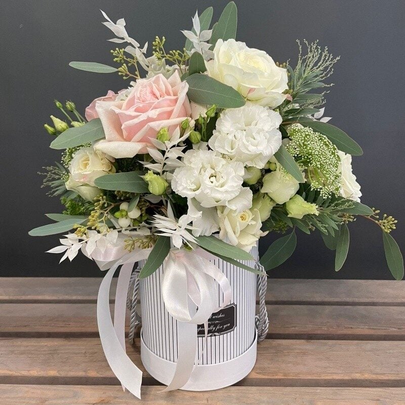 White flowers in a white box (Compact)