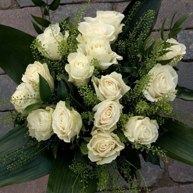 White roses with greens (Compact)