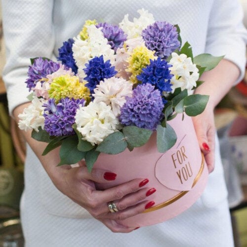 19 multicolour hyacinths in hat box