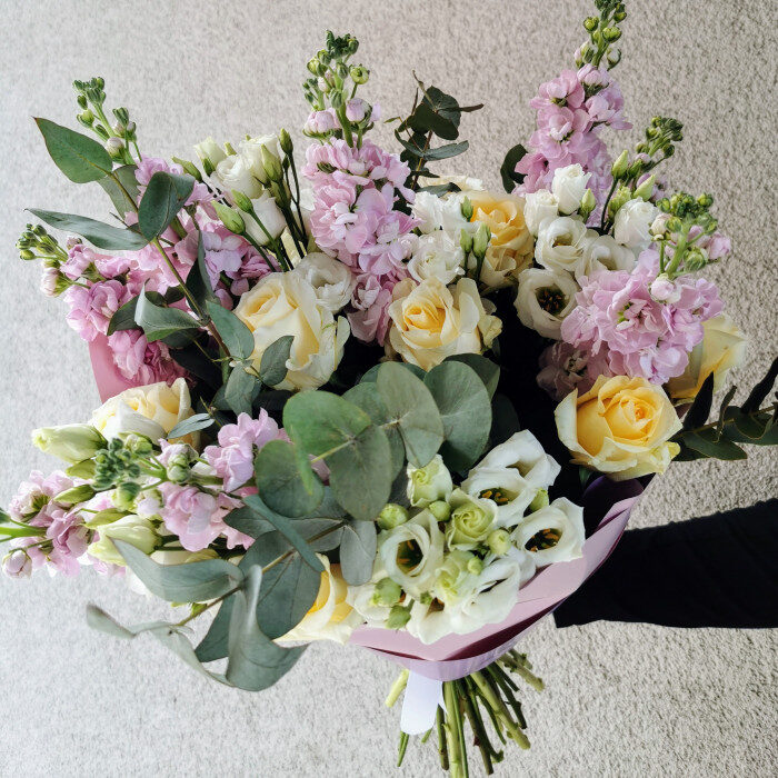 Eustoma & Matthiola bouquet MADEIRA
