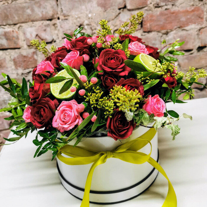 Box With Roses Karmen (Classic)