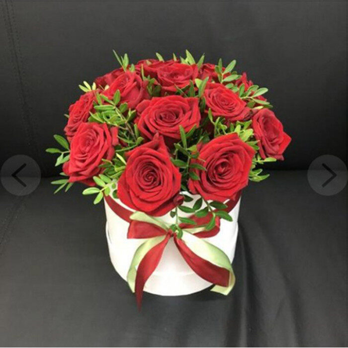 15 Red Roses In A Hatbox