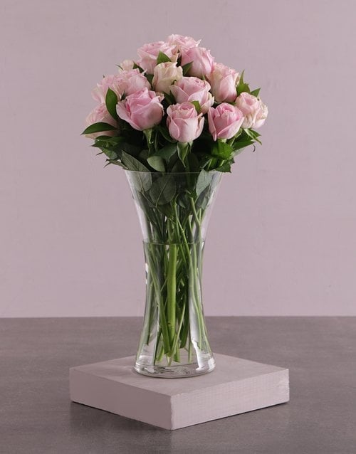 Pretty Pink Rose Arrangement (12 Roses)